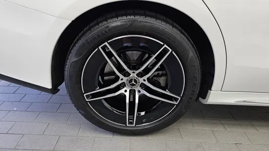Mercedes-Benz E-Class W214 E300 4MATIC AMG Line 2025 5