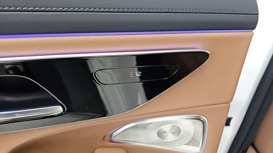 Mercedes-Benz E-Class W214 E300 4MATIC AMG Line 2025 27