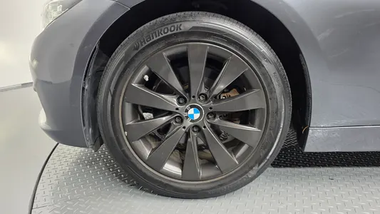 BMW 3 Series (F30) 320d 2015 4