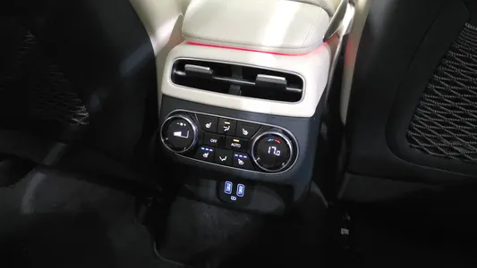 Genesis GV70 e-AWD 2023 18