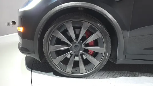 Tesla X 2023 5