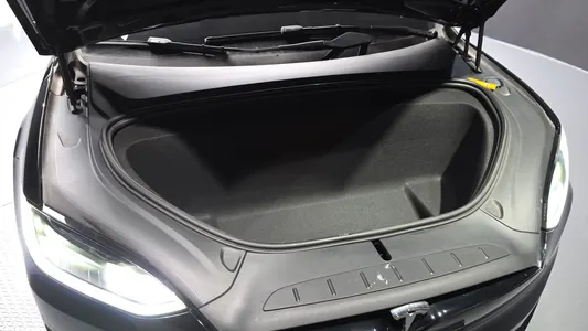 Tesla X 2023 6