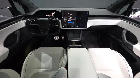 Tesla X 2023 7