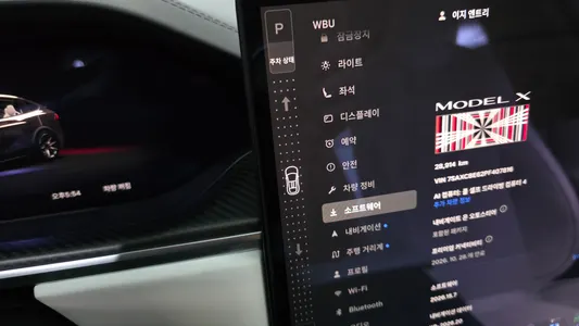 Tesla X 2023 9