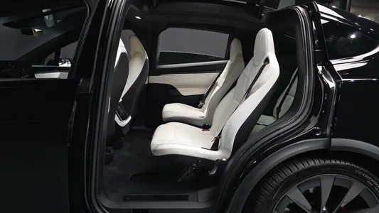 Tesla X 2023 12