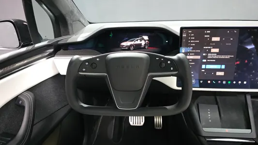 Tesla X 2023 13