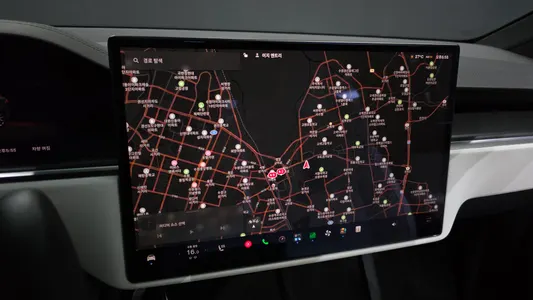 Tesla X 2023 15