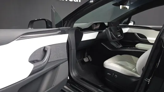 Tesla X 2023 10