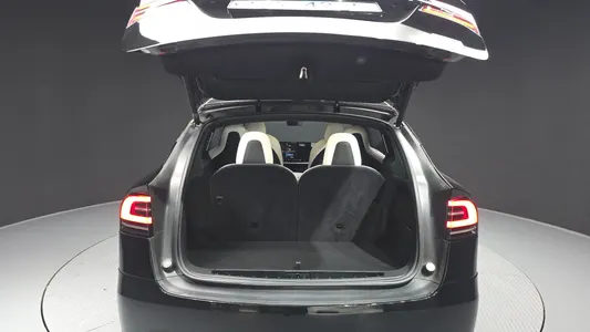 Tesla X 2023 20
