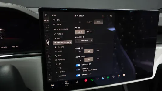 Tesla X 2023 16