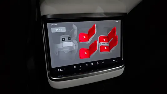 Tesla X 2023 18