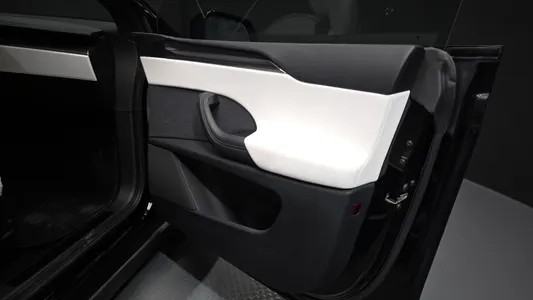 Tesla X 2023 25