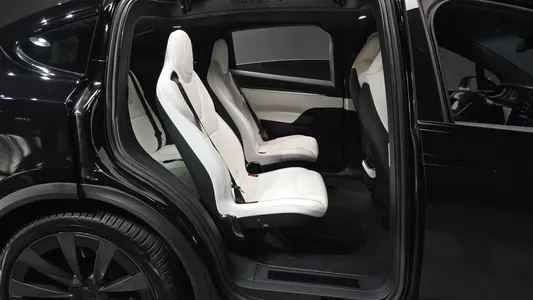 Tesla X 2023 26