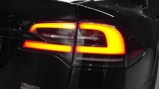 Tesla X 2023 23