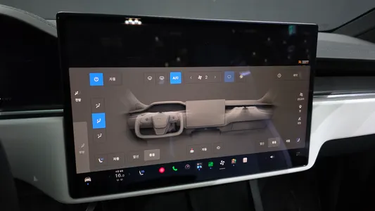 Tesla X 2023 28