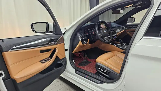 BMW 5 Series (G30) 520i M 2020 9