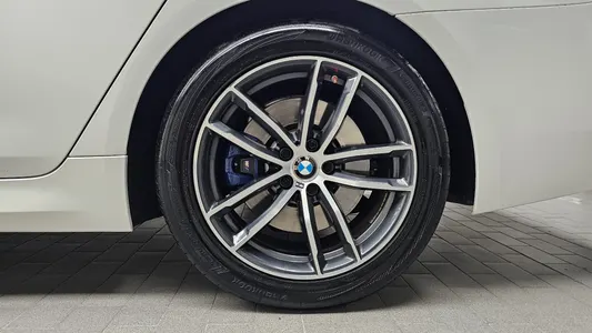 BMW 5 Series (G30) 520i M 2020 21