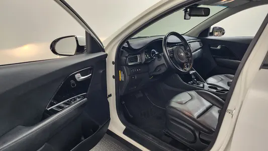 Kia Niro 2017 10