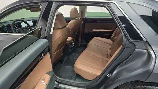 Hyundai (GN7) 2025 12