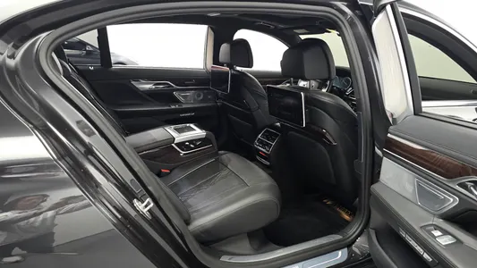 BMW 7 Series (G11) 750Li xDrive 2017 12