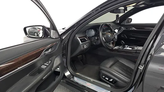 BMW 7 Series (G11) 750Li xDrive 2017 10
