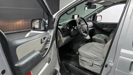 Hyundai Grand Starex 5 2015 11