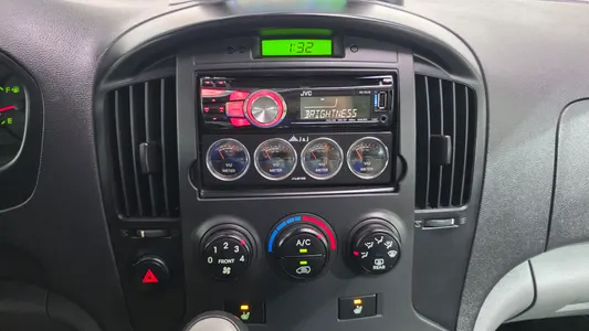 Hyundai Grand Starex 2011 14