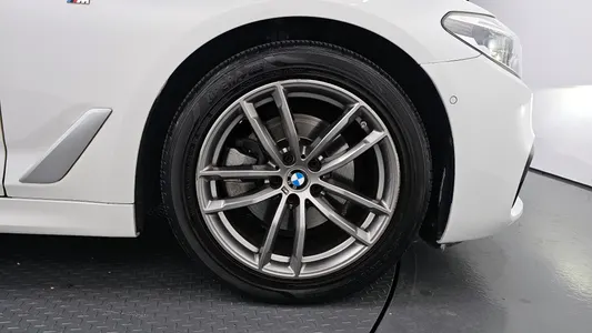 BMW 5 Series (G30) 520d M 2017 5