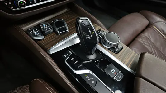 BMW 5 Series (G30) 520d M 2017 9