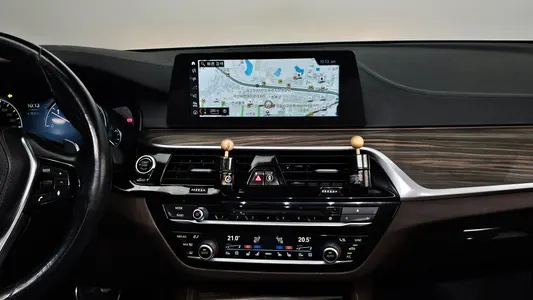 BMW 5 Series (G30) 520d M 2017 14
