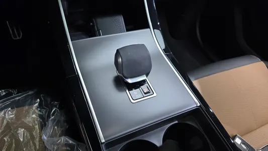 Land Rover 레인지로버 벨라 3.0 P400 HSE 2025 8