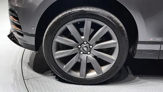 Land Rover 레인지로버 벨라 3.0 D300 R- HSE 2018 5