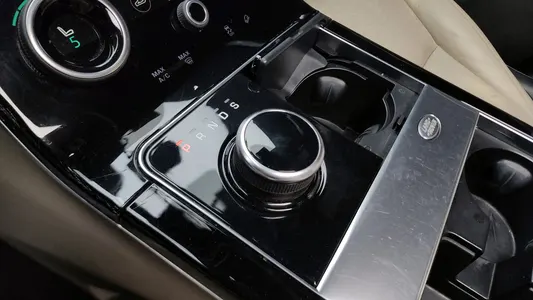 Land Rover 레인지로버 벨라 3.0 D300 R- HSE 2018 9