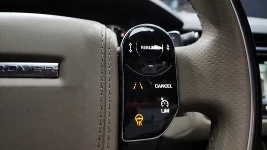 Land Rover 레인지로버 벨라 3.0 D300 R- HSE 2018 13