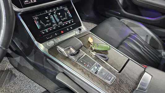 Audi A7 (4K) 55 TFSI 2020 8