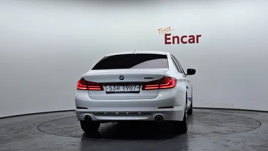 BMW 5 Series (G30) 520i 2019 4