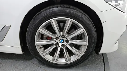 BMW 5 Series (G30) 520i 2019 5