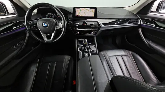 BMW 5 Series (G30) 520i 2019 7