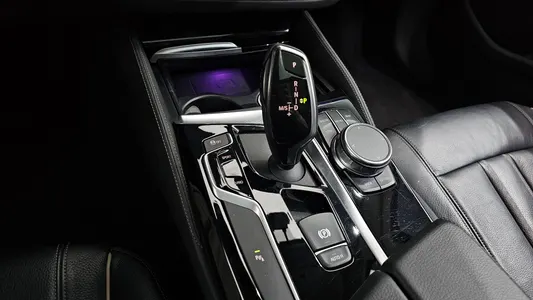 BMW 5 Series (G30) 520i 2019 9