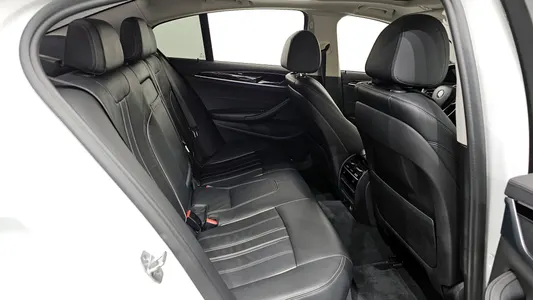 BMW 5 Series (G30) 520i 2019 12
