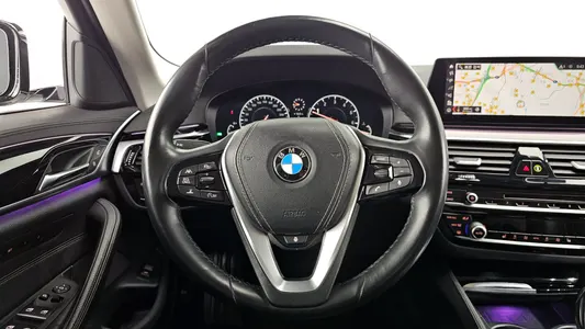BMW 5 Series (G30) 520i 2019 13