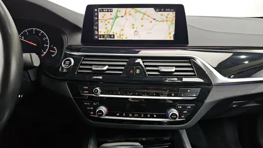 BMW 5 Series (G30) 520i 2019 14