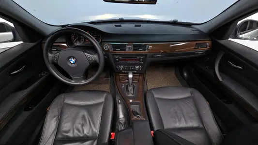 BMW 3 Series (E90) 320d 2009 7