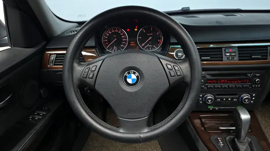 BMW 3 Series (E90) 320d 2009 14