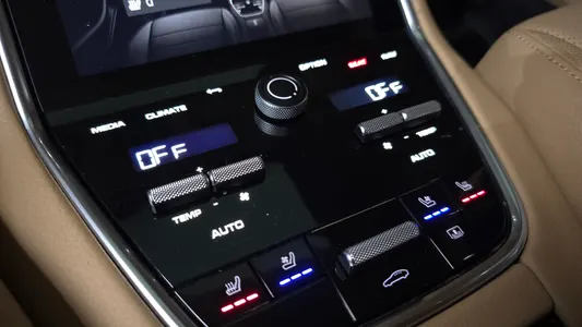 Porsche (971) 2.9 AWD E- 2021 19