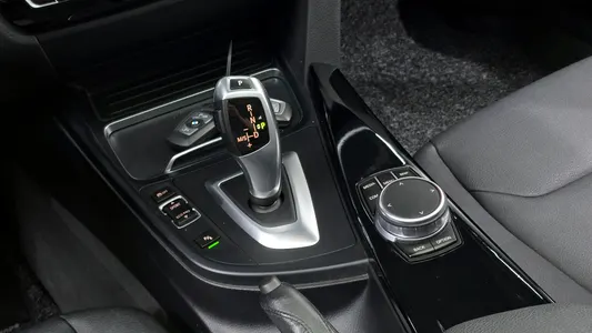BMW 3 Series (F30) 320d 2018 8