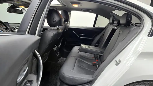 BMW 3 Series (F30) 320d 2018 11
