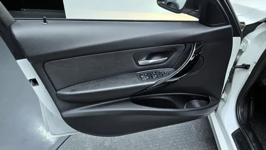 BMW 3 Series (F30) 320d 2018 24