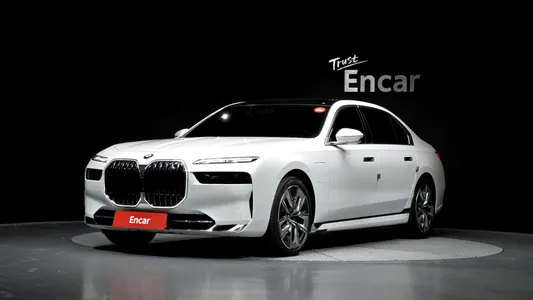 BMW 7 Series (G70) 750e xDrive 2025