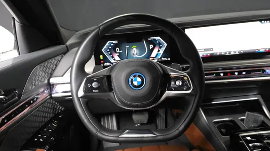BMW 7 Series (G70) 750e xDrive 2025 13